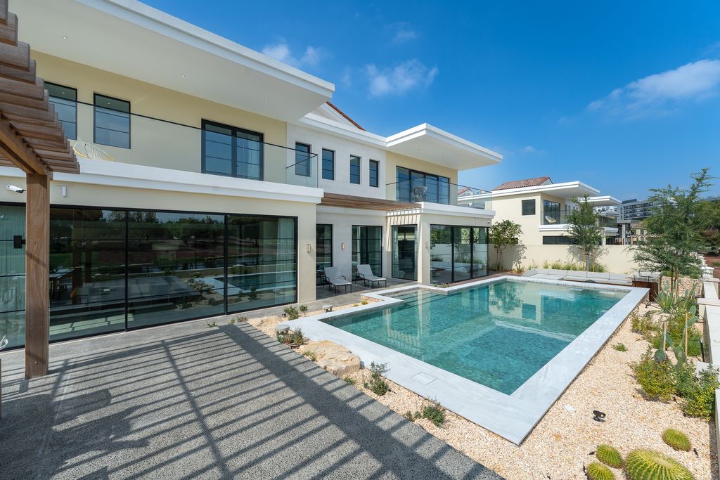 Prestigious villa for sale in Dubai prestigious villa for sale in dubai.jpg